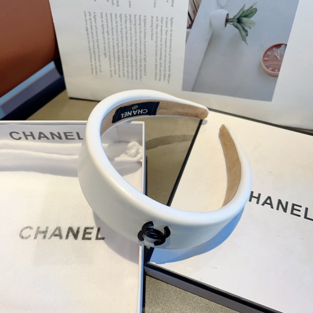 WHITE LAMBSKIN HAIRBAND 432766