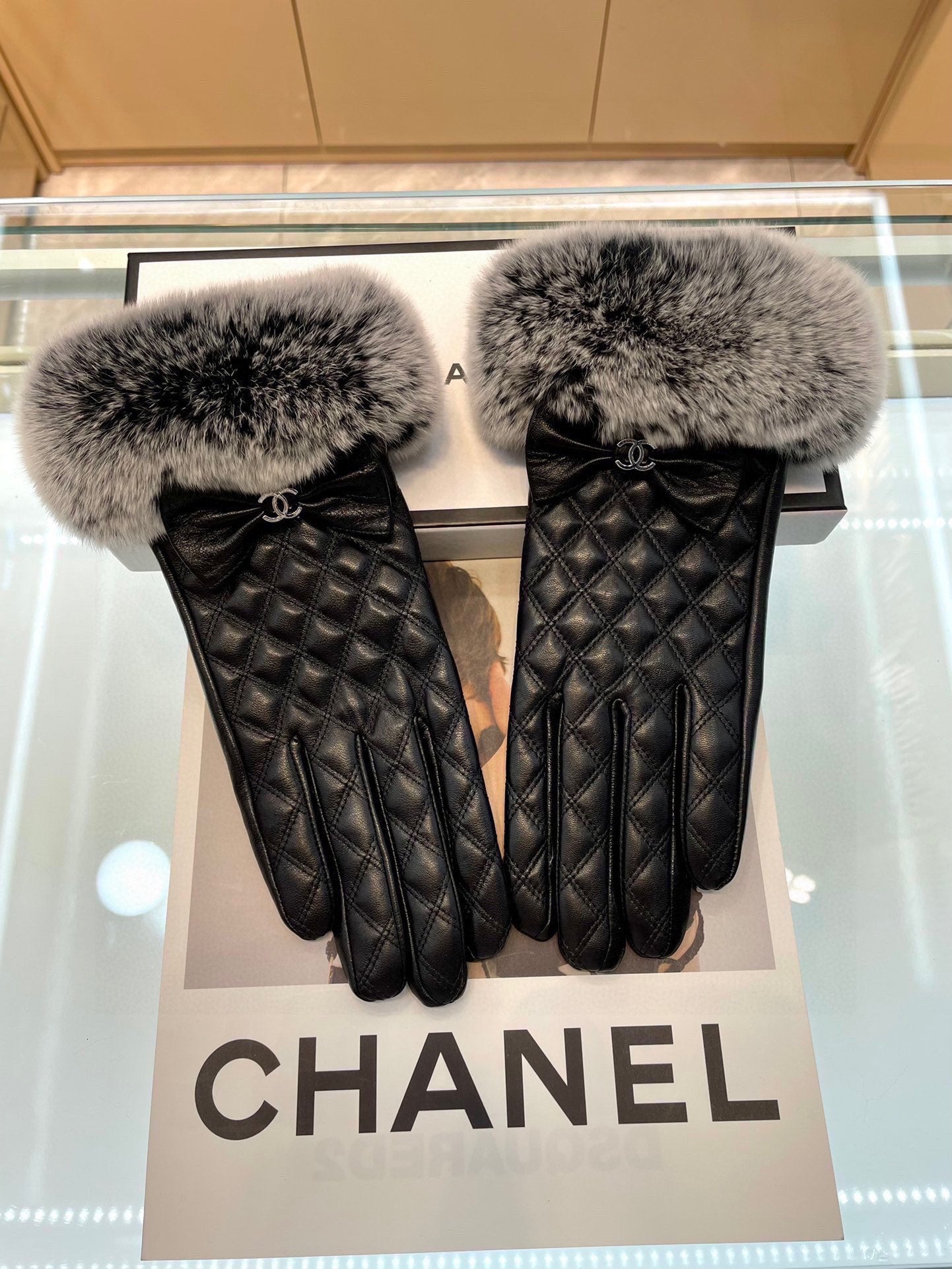 GLOVES IN BLACK LAMBSKIN WITH RABBIT FUR 463833