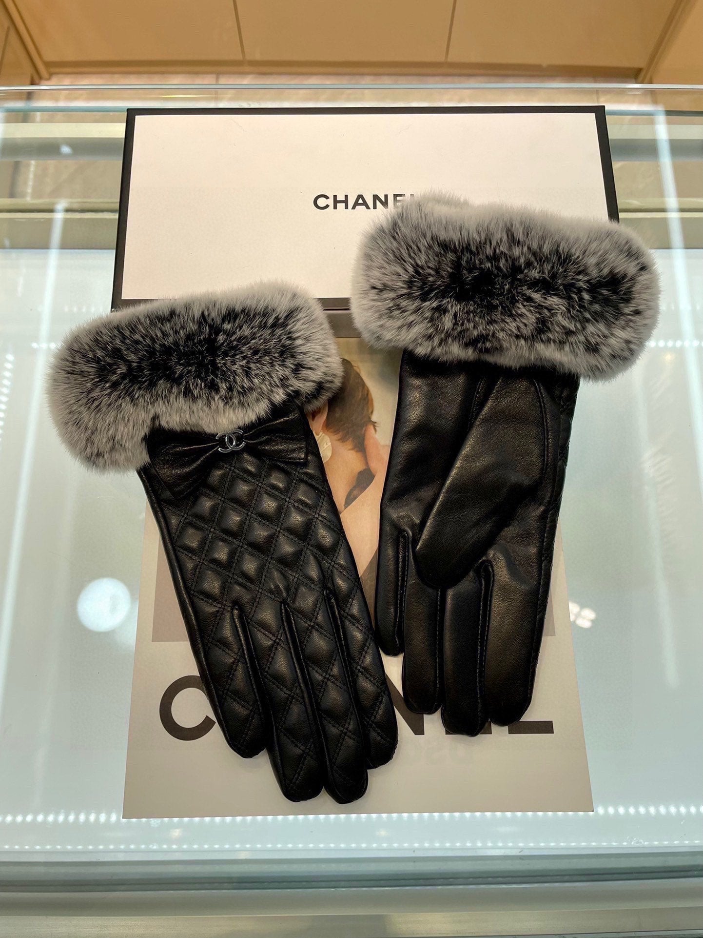 GLOVES IN BLACK LAMBSKIN WITH RABBIT FUR 463833