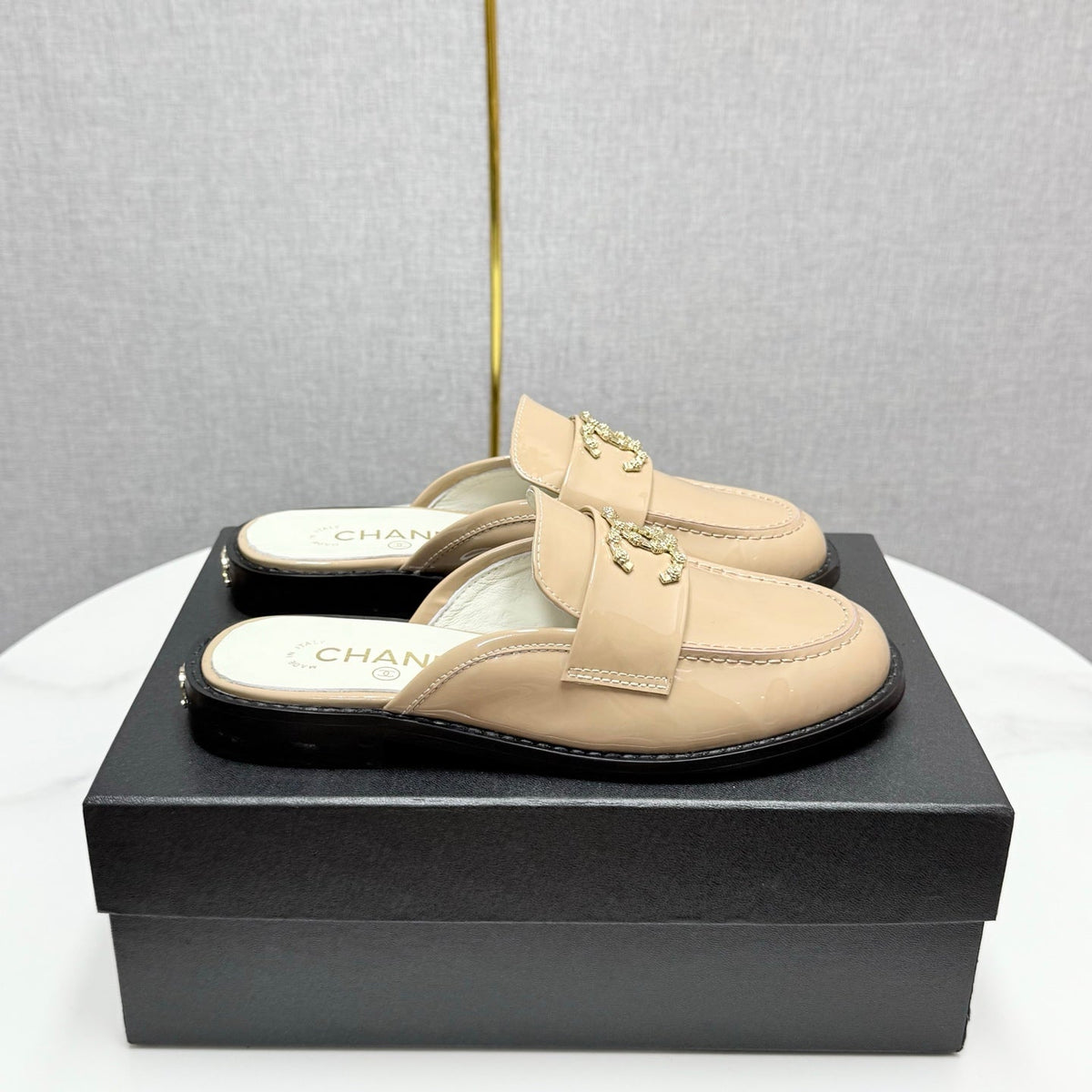 CC FLAT MULE 25S IN LIGHT BEIGE CALFSKIN STYLE 9