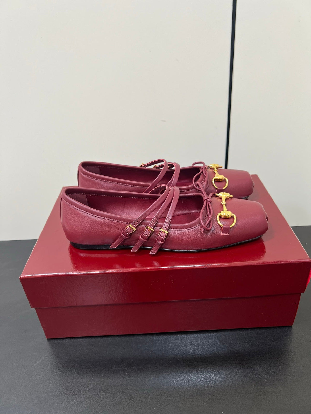 GG MARY JANE 25S IN RED LAMBSKIN WITH GOLD HARDWARE