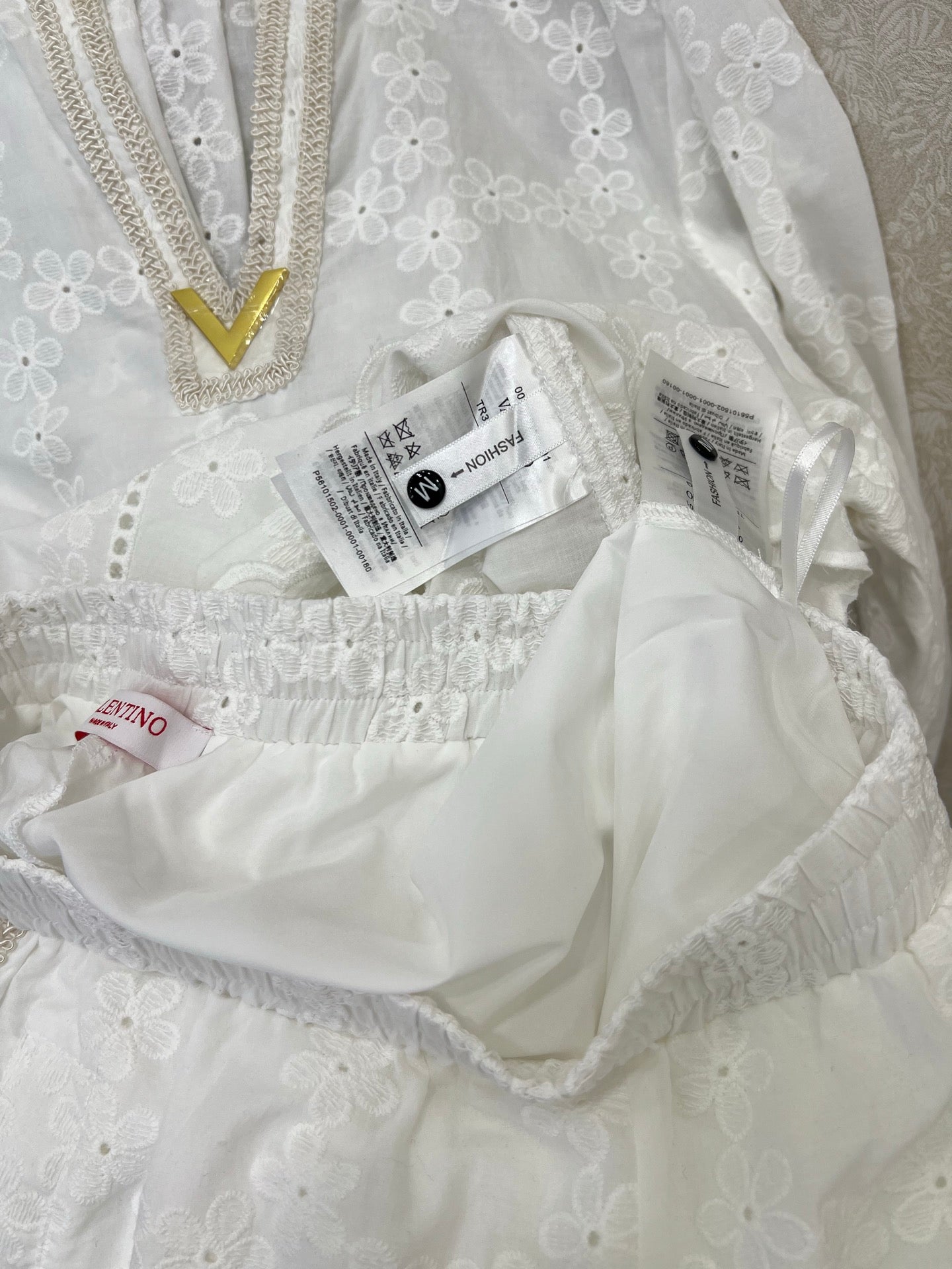 VALENTINO LONG-SLEEVE TOP AND SHORTS SET 275211