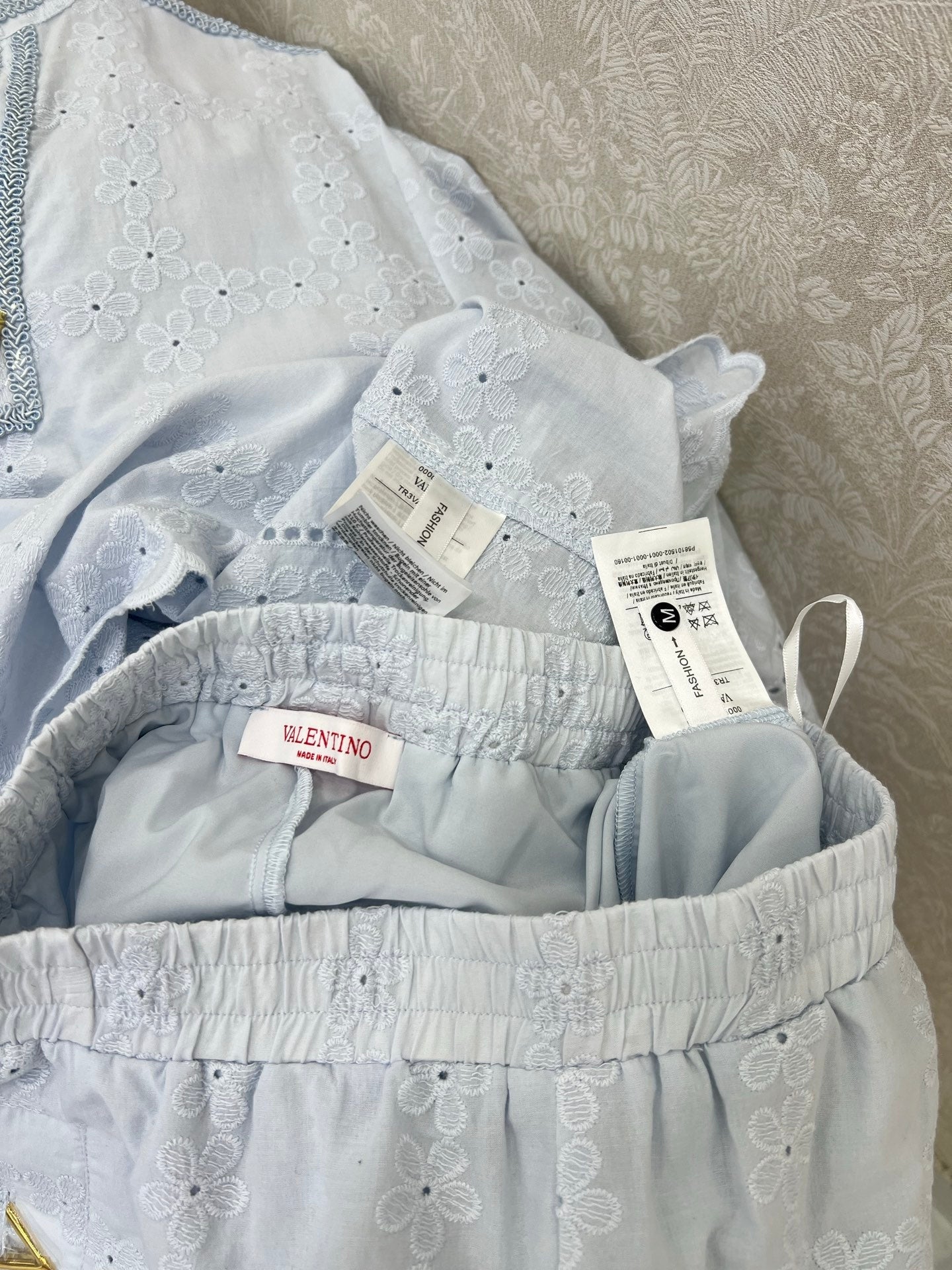 VALENTINO LONG-SLEEVE TOP AND SHORTS SET 275213