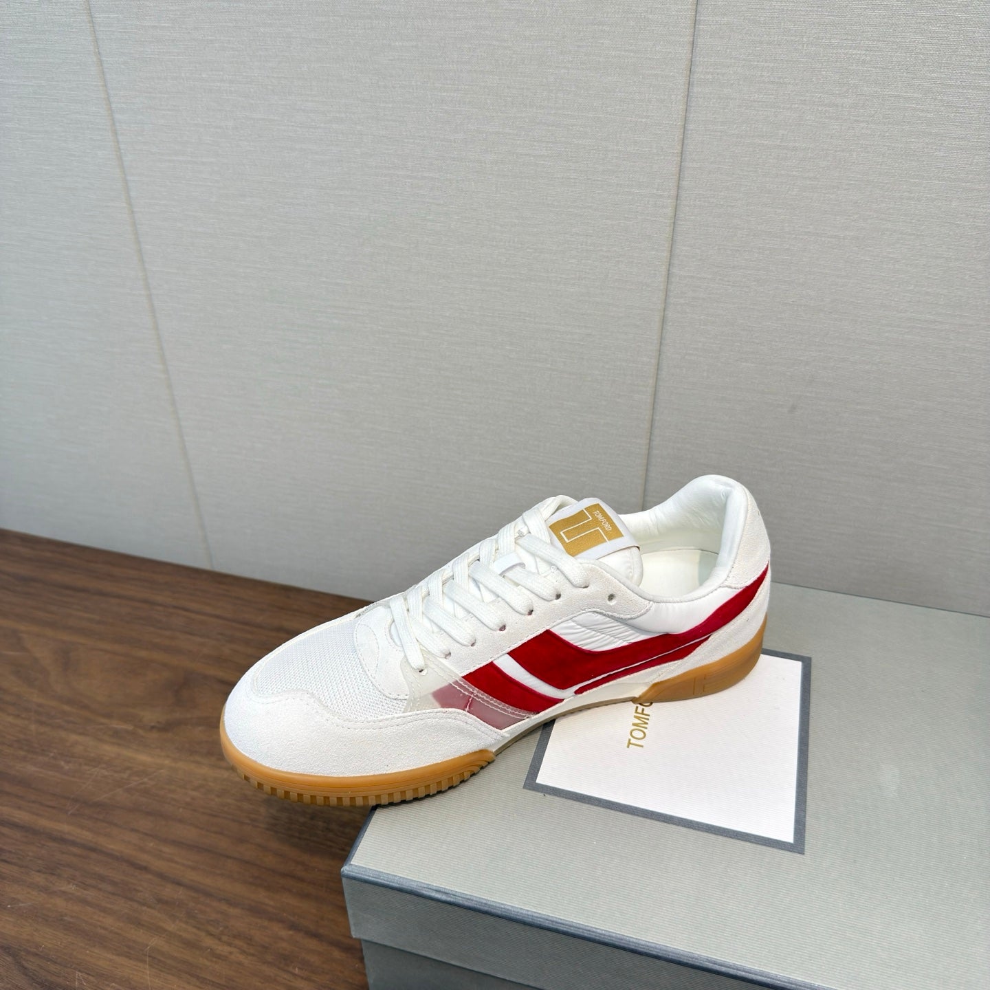 TOM FORD 26S JACKSON SNEAKERS IN WHITE AND RED SUEDE