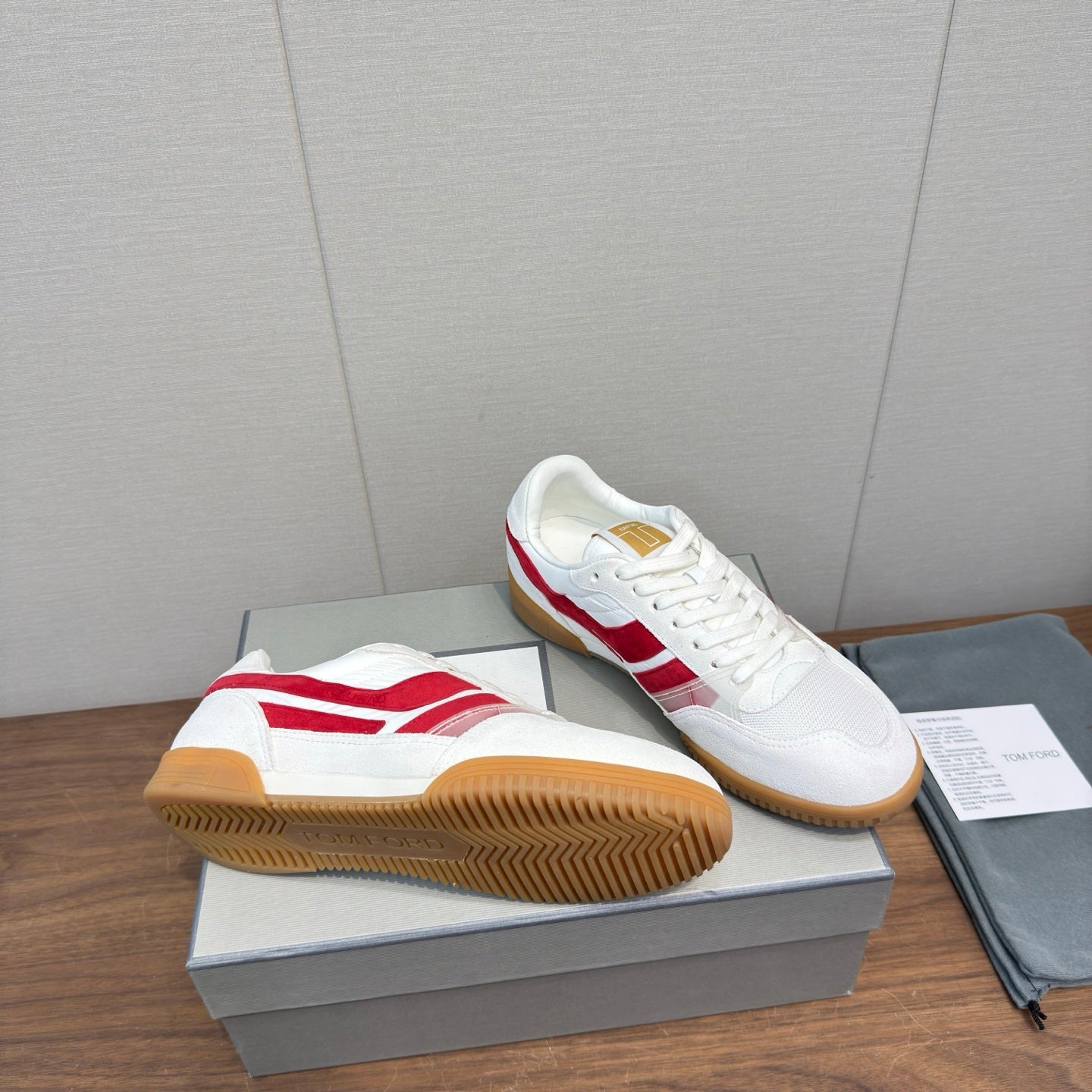 TOM FORD 26S JACKSON SNEAKERS IN WHITE AND RED SUEDE