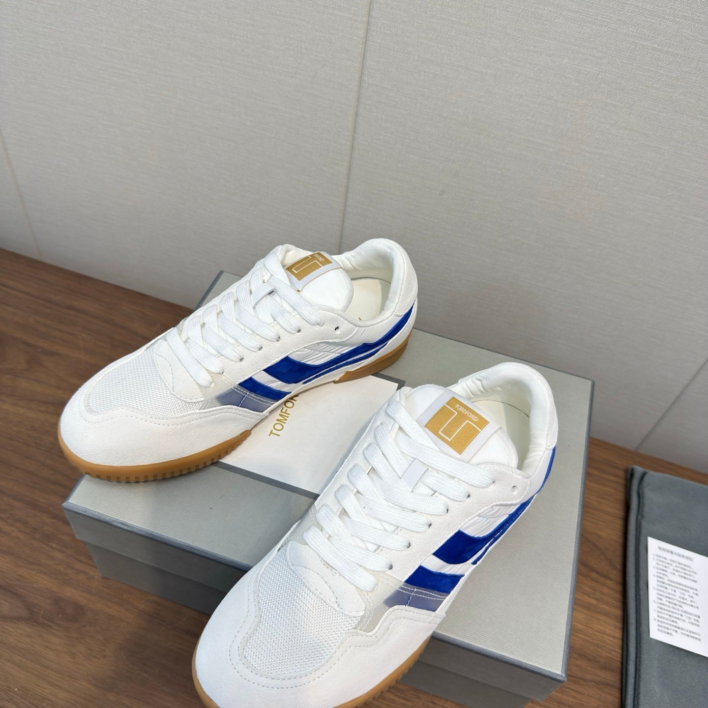 TOM FORD 26S JACKSON SNEAKERS IN WHITE AND BLUE SUEDE