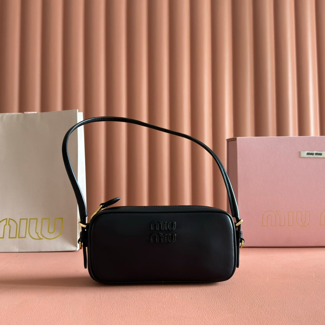 MIUMIU 26S POUCH BAG 20 IN BLACK CALFSKIN GOLD HARDWARE