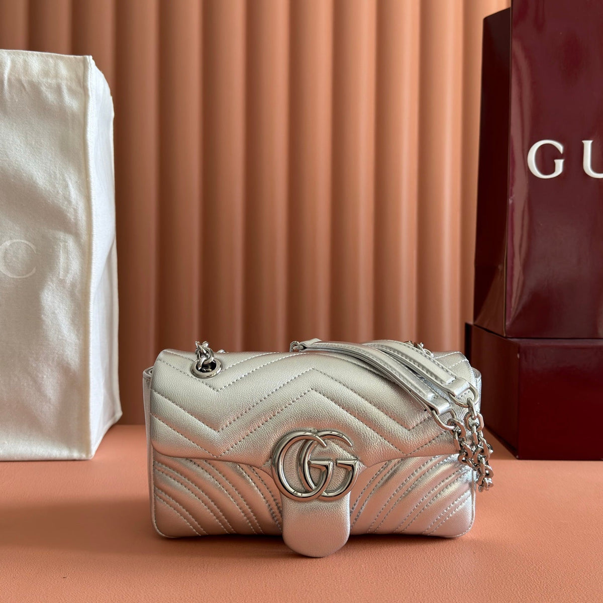 GUCCI 26S GG MARMONT BAG 22 IN SILVER LAMBSKIN