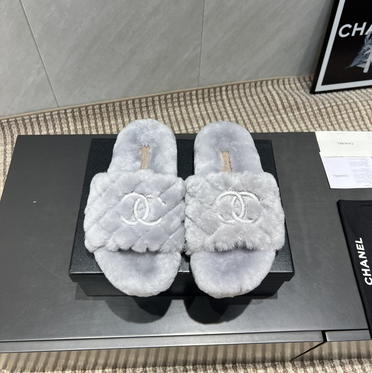 CHANEL 25S SLIPPERS IN LIGHT GRAY FUR