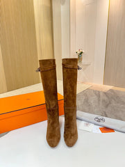 HM 25S KELLY KNEE-HIGH BOOTS IN BROWN SUEDE WITH SILVER HARDWARE