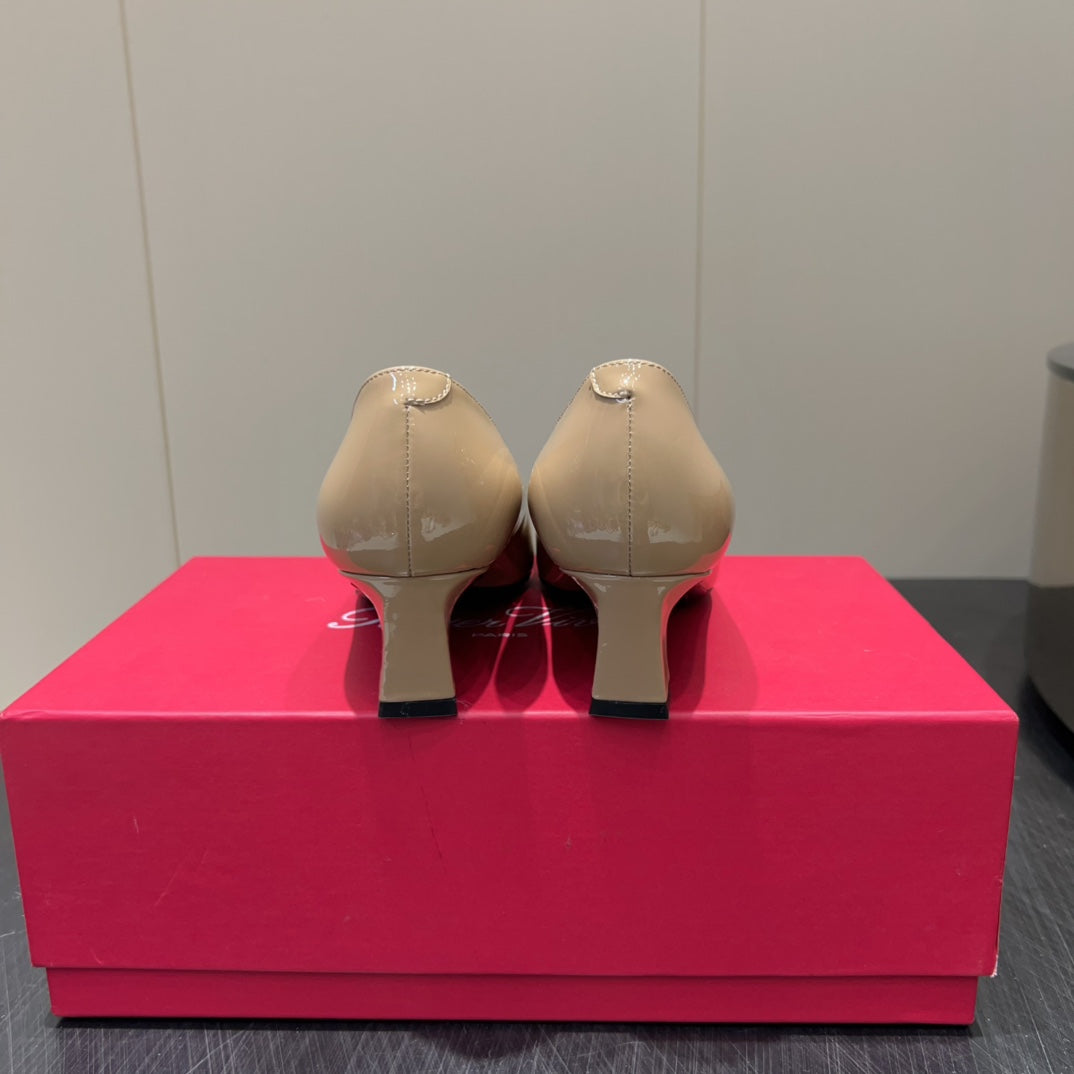 ROGER VIVIER 25S BELLE VIVIER PUMPS 45MM IN BEIGE CALFSKIN GOLD BUCKLE