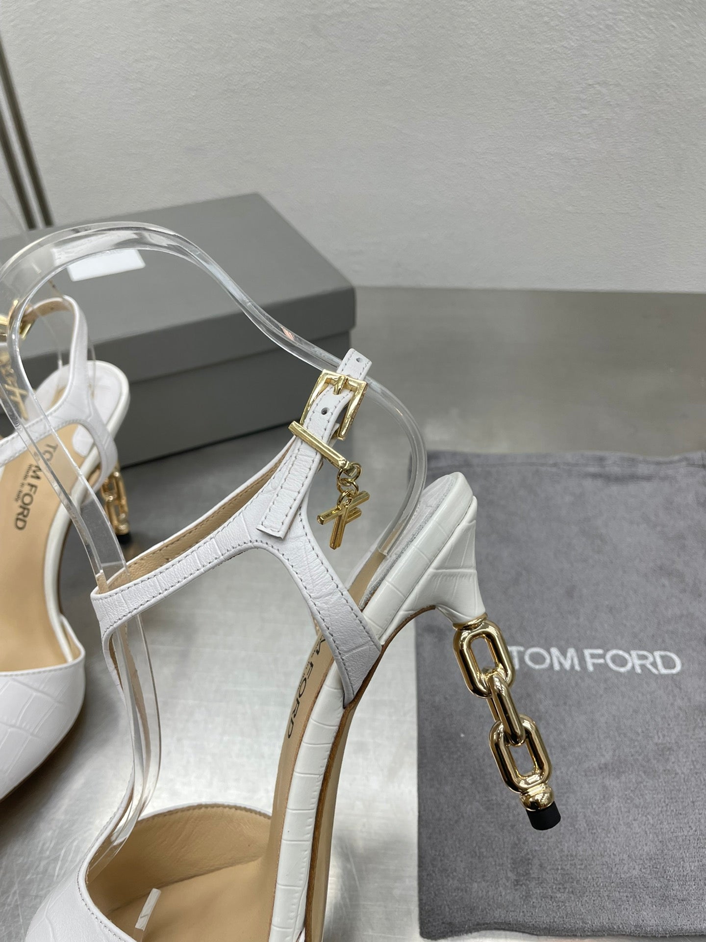 HIGH-HEELED T-STRAP SANDAL IN WHITE CALFSKIN
