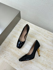 KNOT HIGH PUMP IN BLACK CALFSKIN WITH WOVEN DESIGN AND GOLD METAL HEEL 9 CM