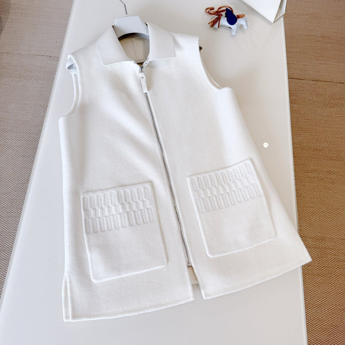 HERMES 25S SLEEVELESS VEST JACKET 477