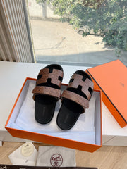 CHYPRE SANDAL IN CHOCOLATE BROWN GRAINED CALFSKIN