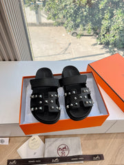 CHYPRE SANDAL IN BLACK CALFSKIN WITH STUDS