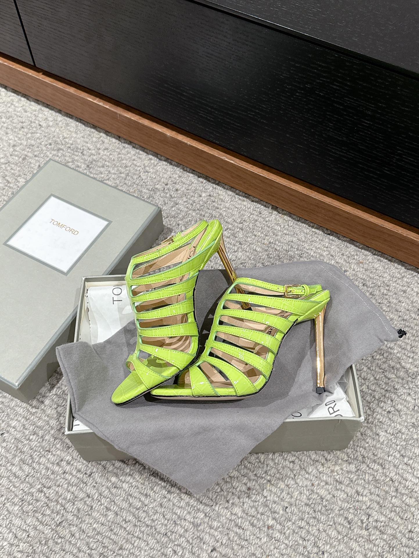 HIGH SANDAL 10 CM IN PEAR GREEN CALFSKIN