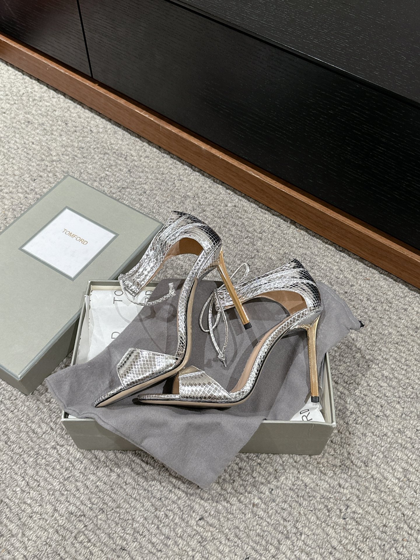 HIGH HEEL 10 CM SANDAL IN SILVER CALFSKIN 684362