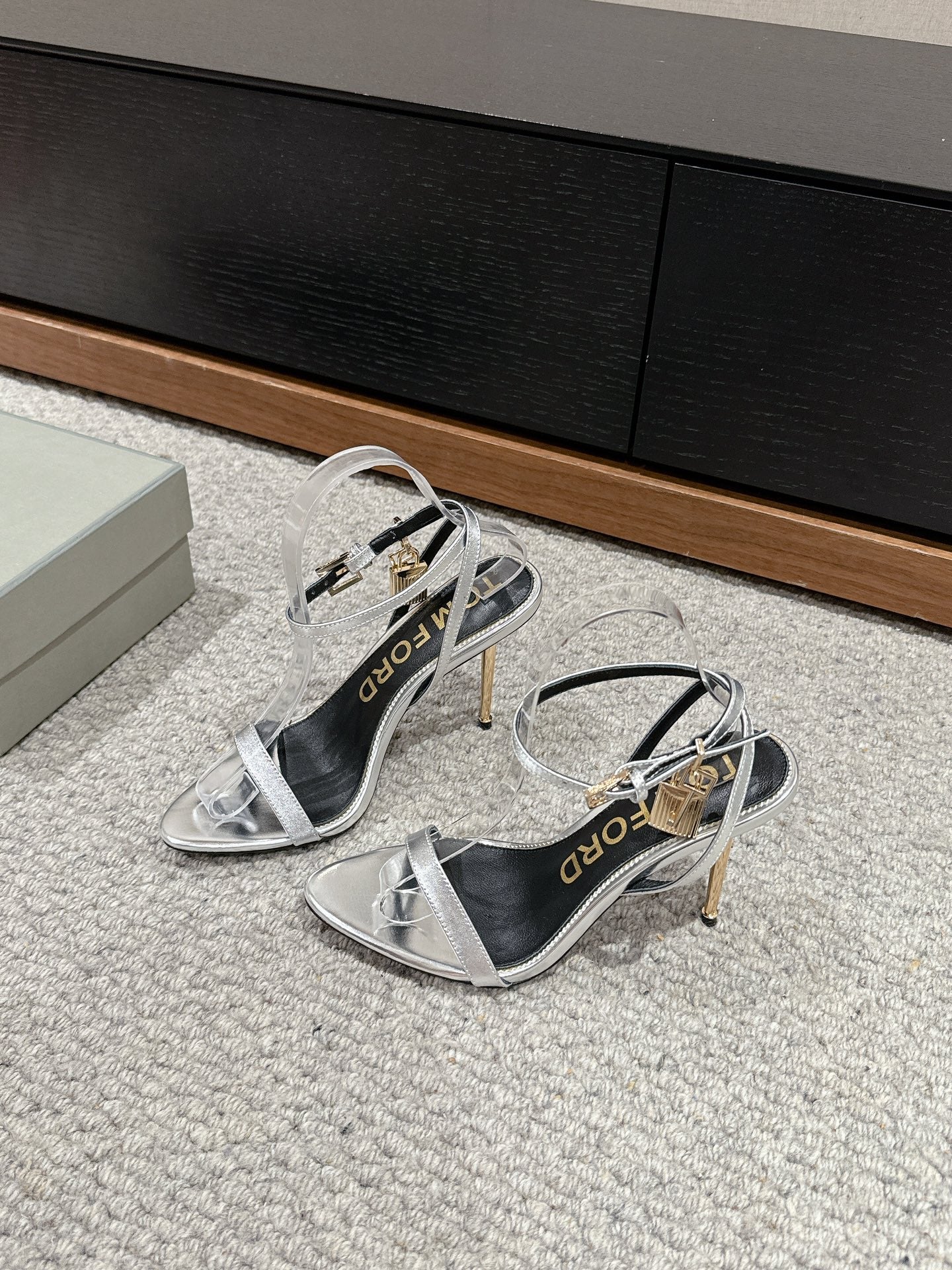 PADLOCK POINTY NAKED SANDAL 85 MM IN SILVER CALFSKIN