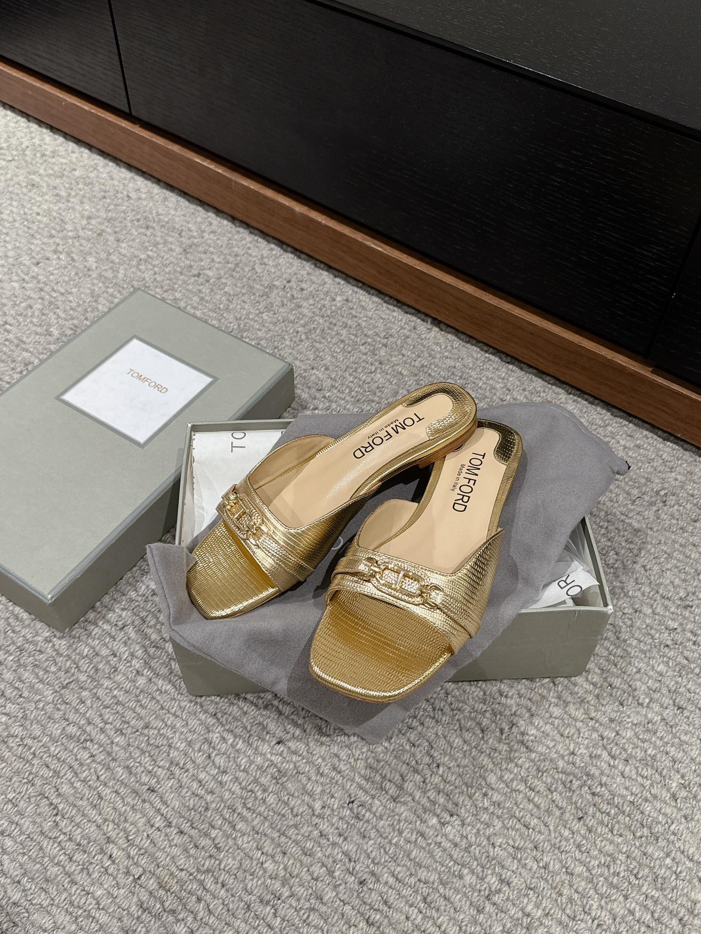 WHITNEY SLIDE IN GOLD CROCODILE LEATHER