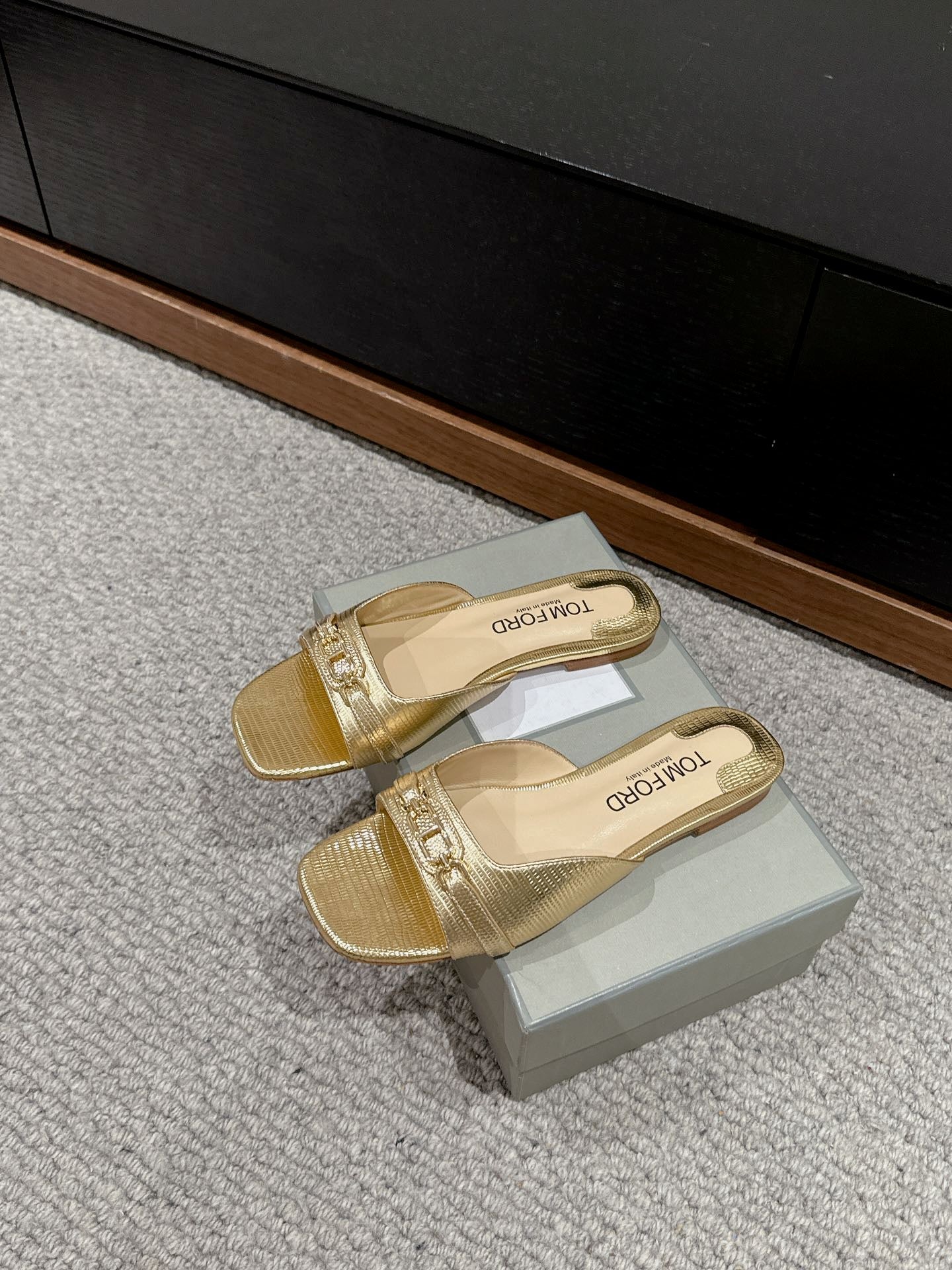 WHITNEY SLIDE IN GOLD CROCODILE LEATHER