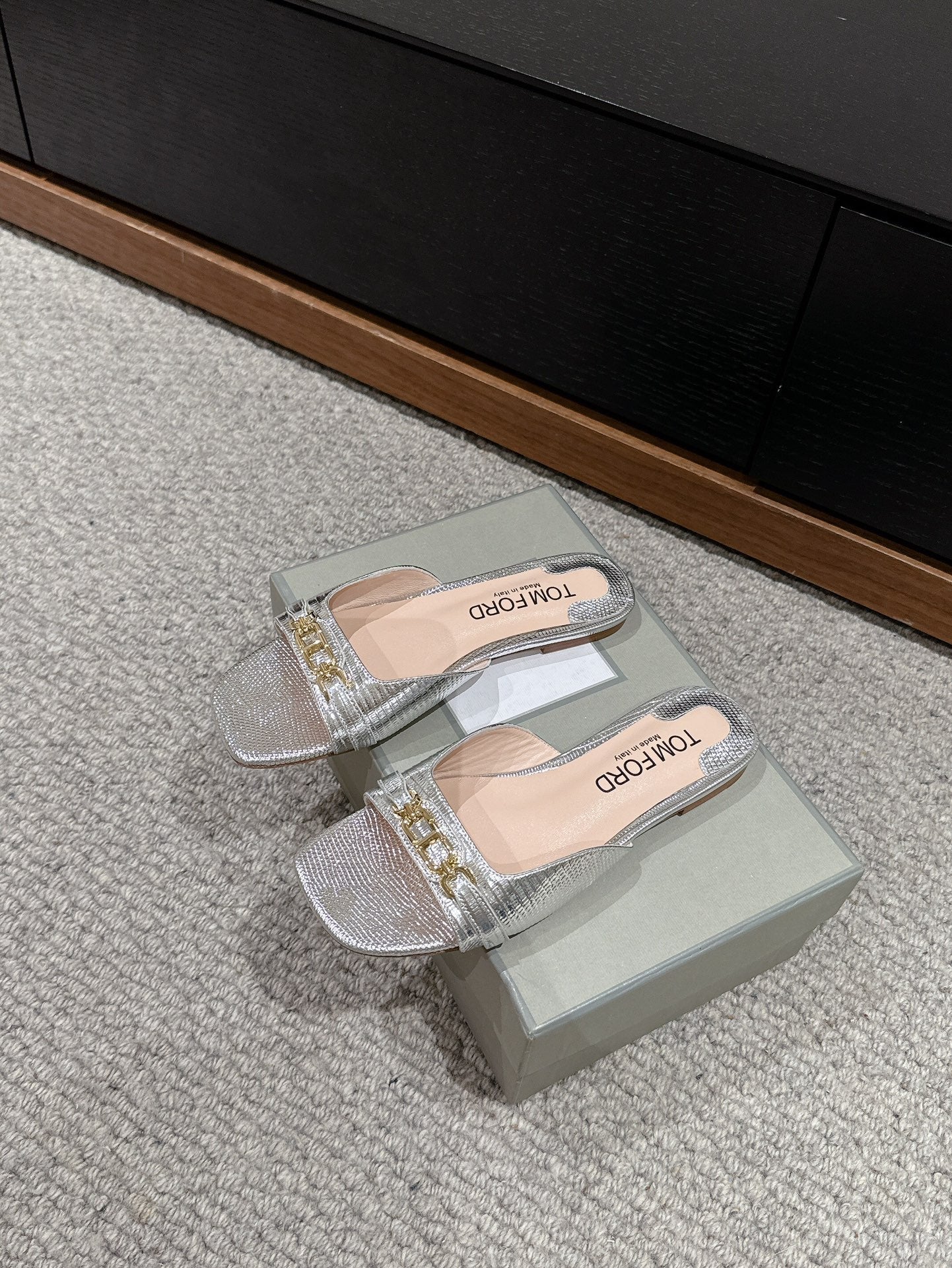 WHITNEY SLIDE IN SILVER CROCODILE LEATHER