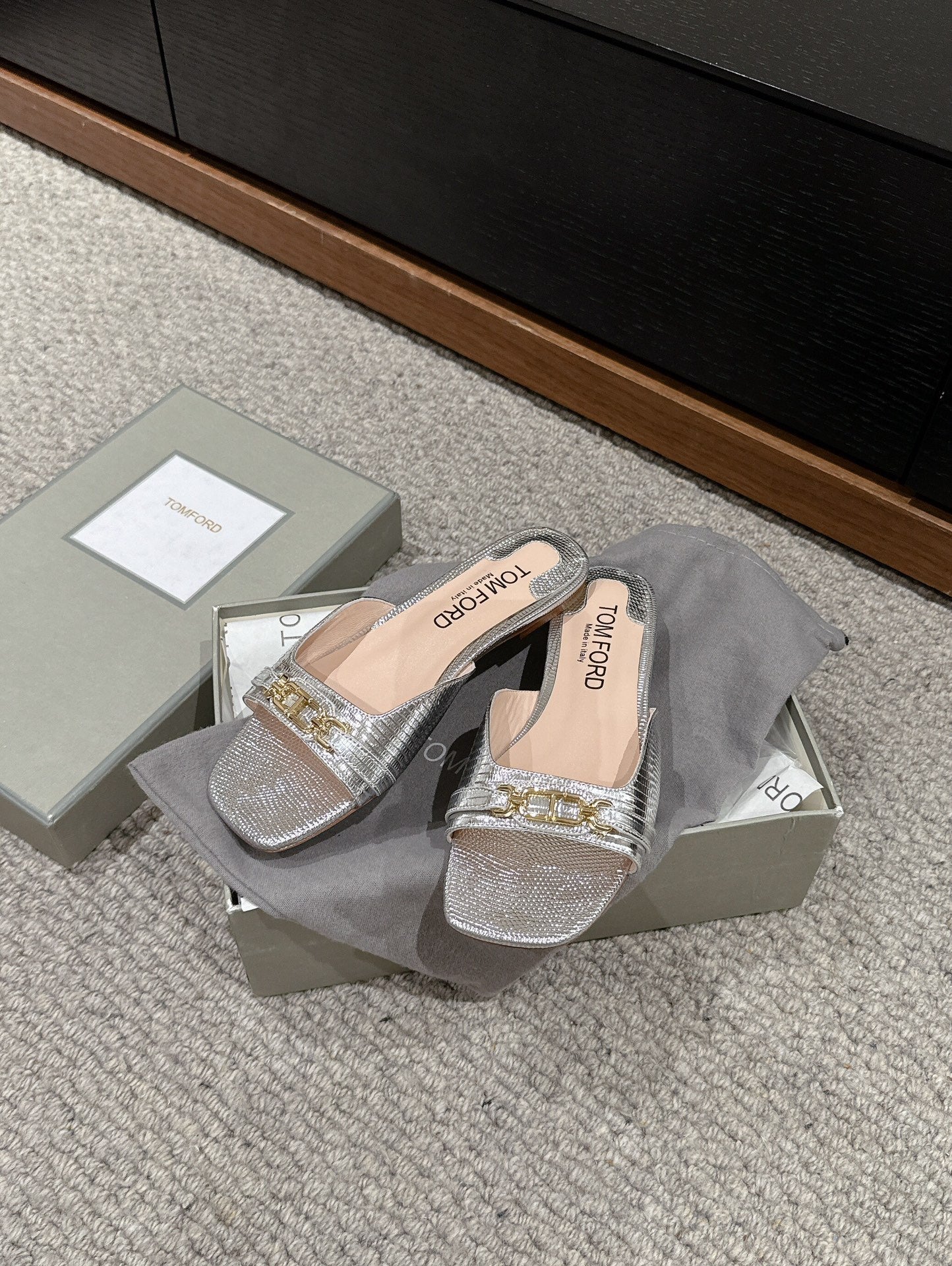 WHITNEY SLIDE IN SILVER CROCODILE LEATHER