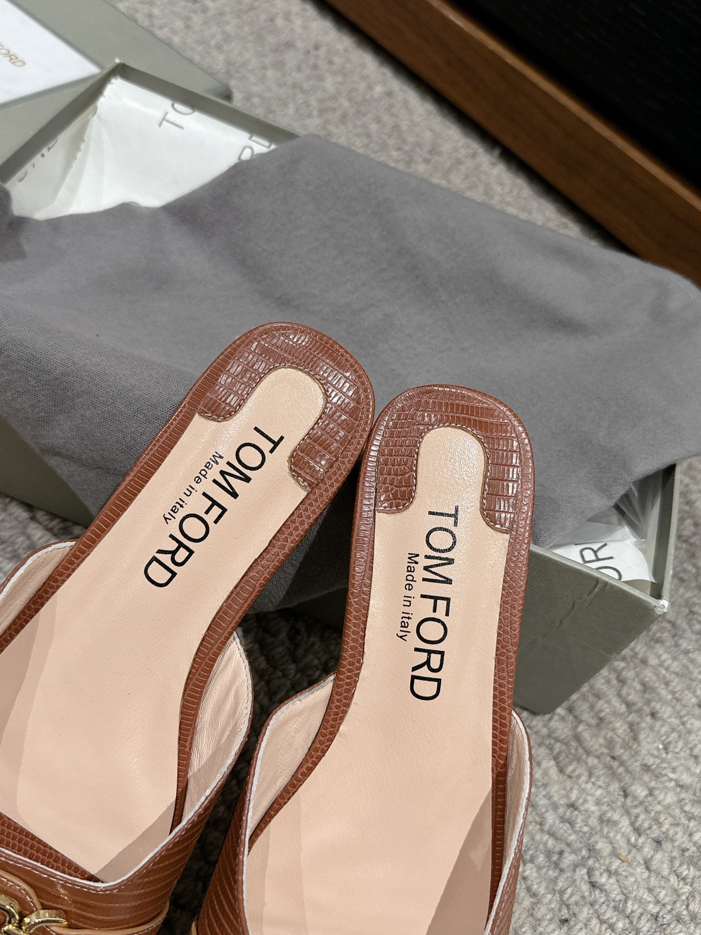 WHITNEY SLIDE IN RED BROWN CROCODILE LEATHER