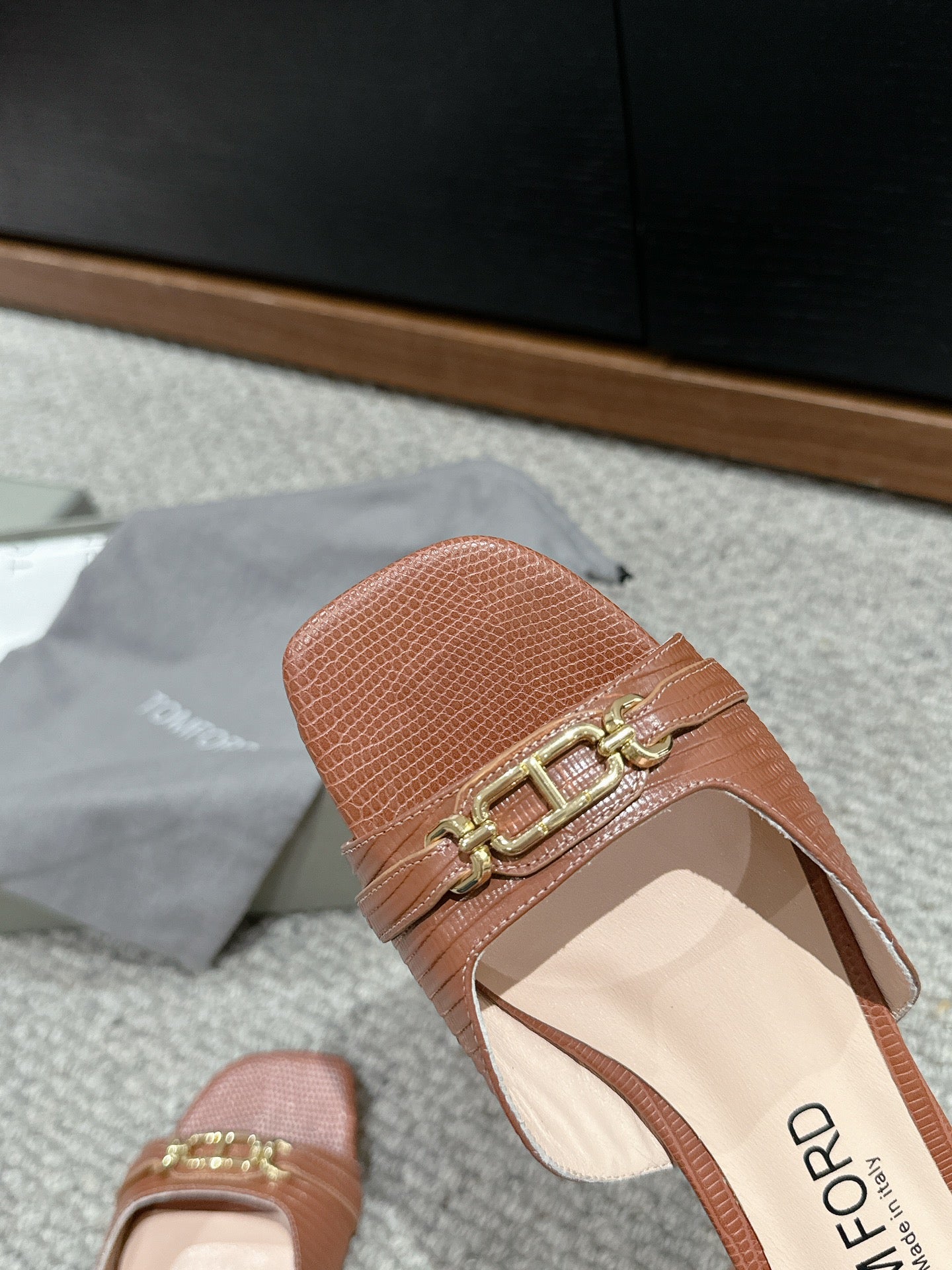 WHITNEY SLIDE IN RED BROWN CROCODILE LEATHER