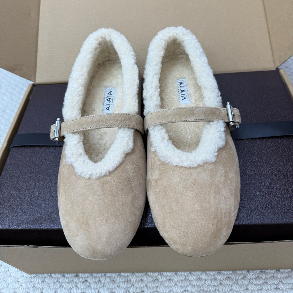 ALAIA 25S SHEARLING BALLET FLATS IN DARK BEIGE SUEDE