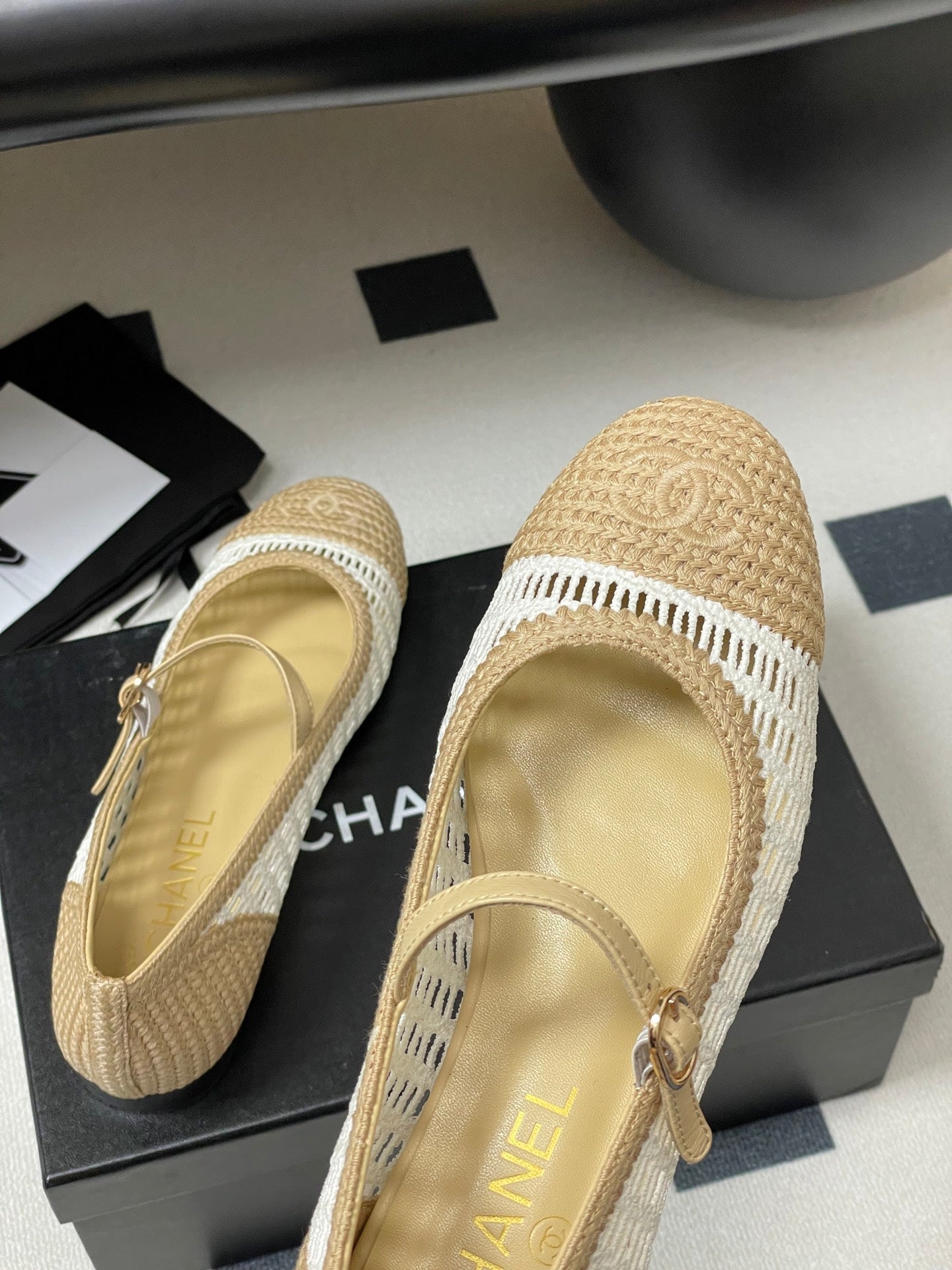 BALLERINAS IN WHITE MIX PEANUT BROWN RAFFIA