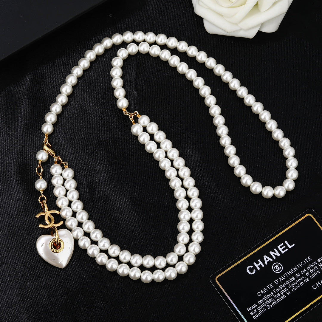 CHANEL 25S CHAIN BELT IN WHITE PEARL 614404
