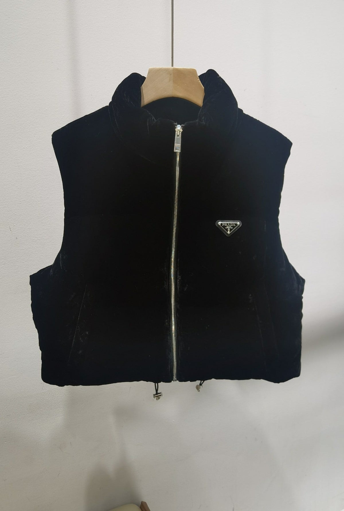 PRADA 25S VELVET VEST 572