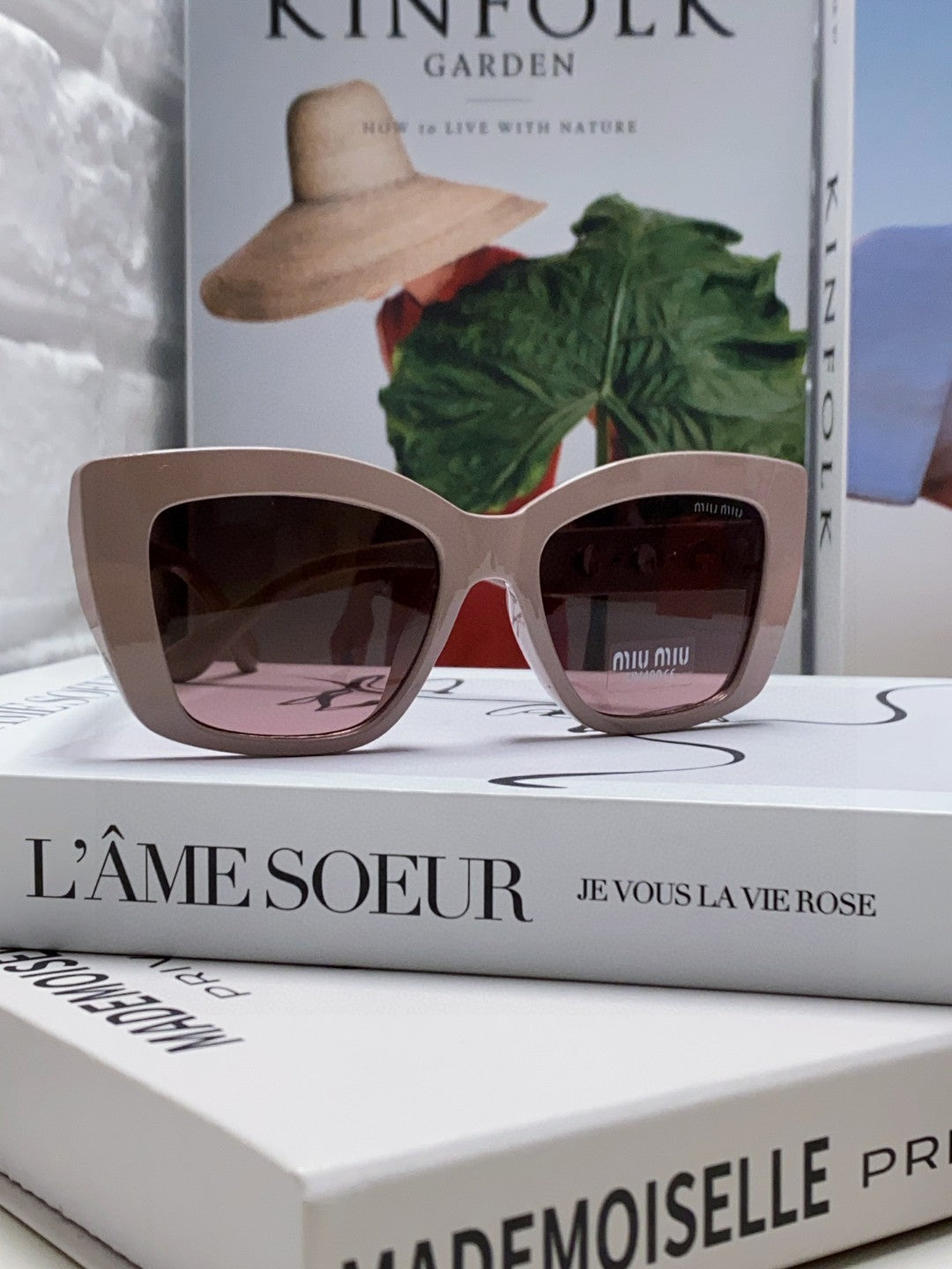 LOGO CAT EYE SUNGLASSES 513003 IN NUDE ACETATE