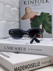 LOGO CAT EYE SUNGLASSES 513006 IN BLACK AND GREY CLEAR ACETATE WAVY FRAME