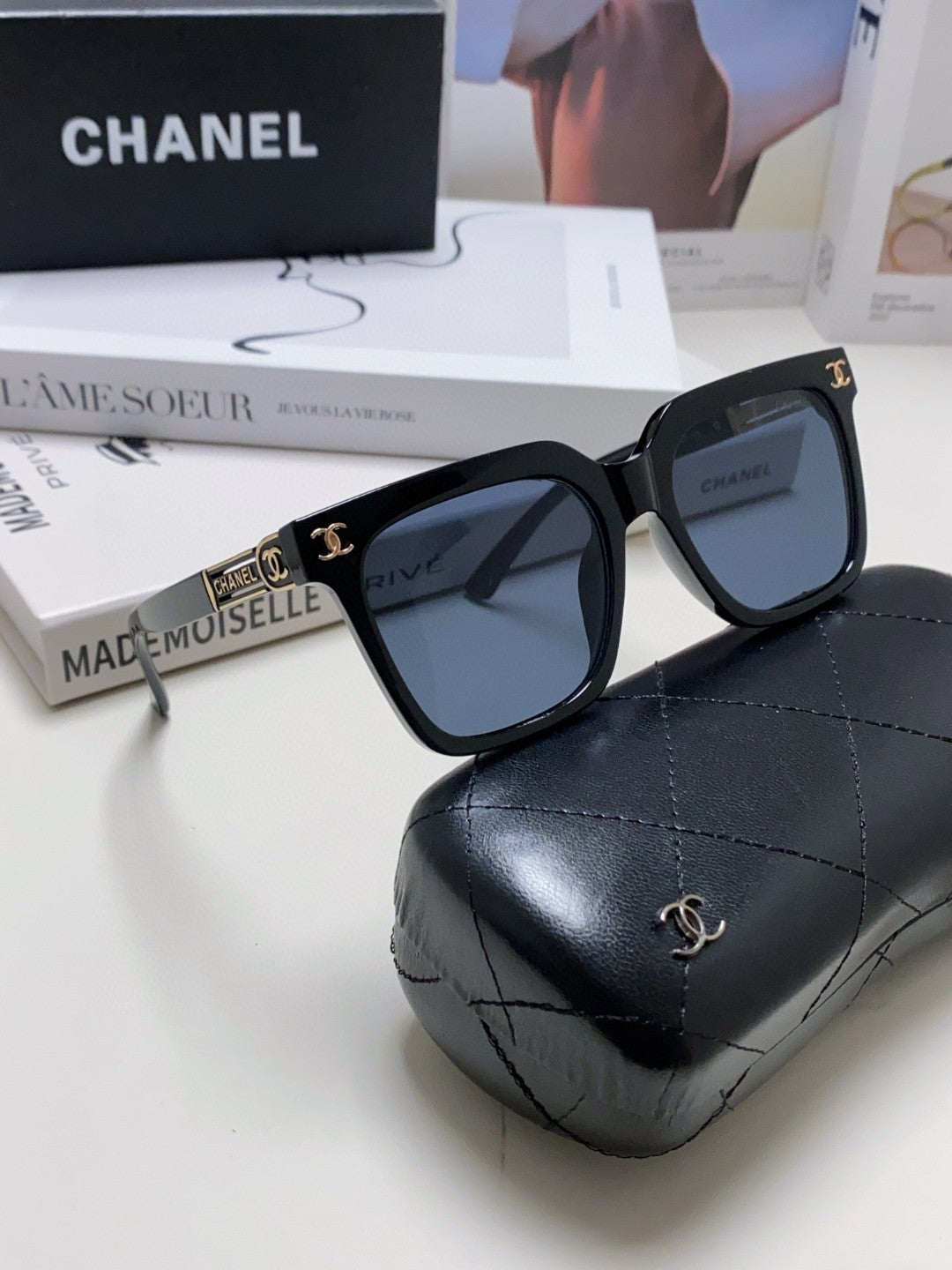 SQUARE SUNGLASSES 632880 IN BLACK ACETATE