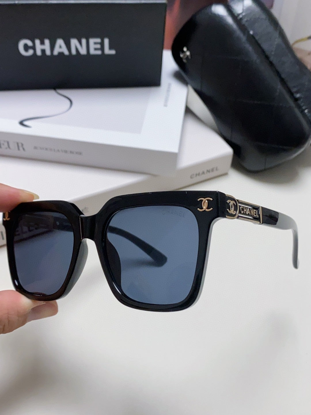 SQUARE SUNGLASSES 632880 IN BLACK ACETATE