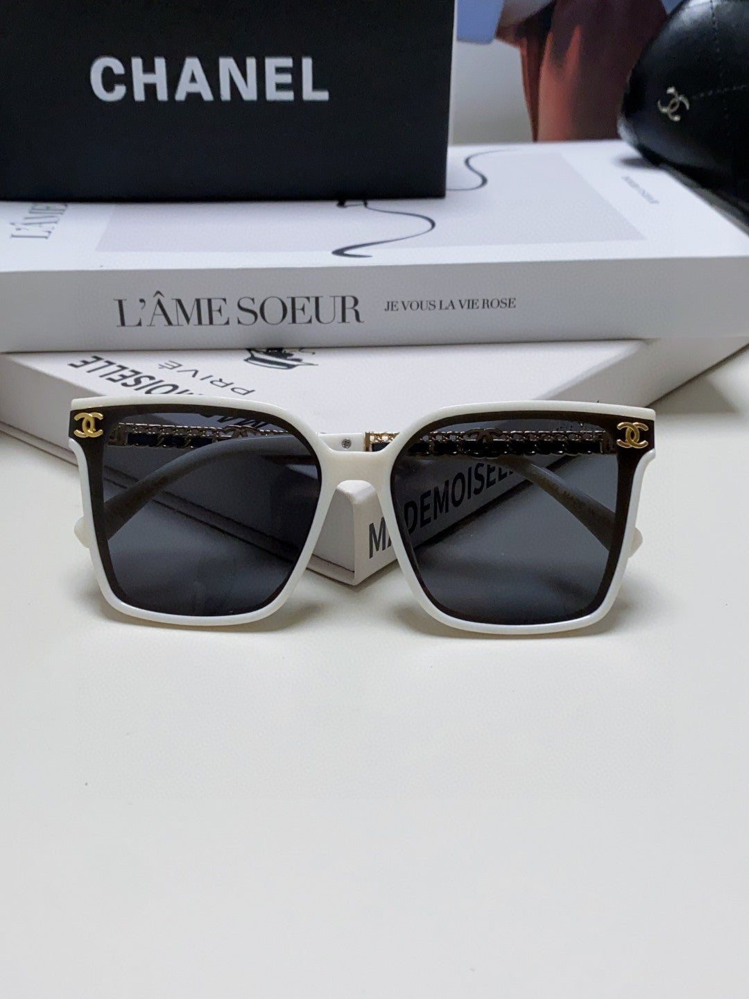 SQUARE SUNGLASSES 632885 IN WHITE ACETATE