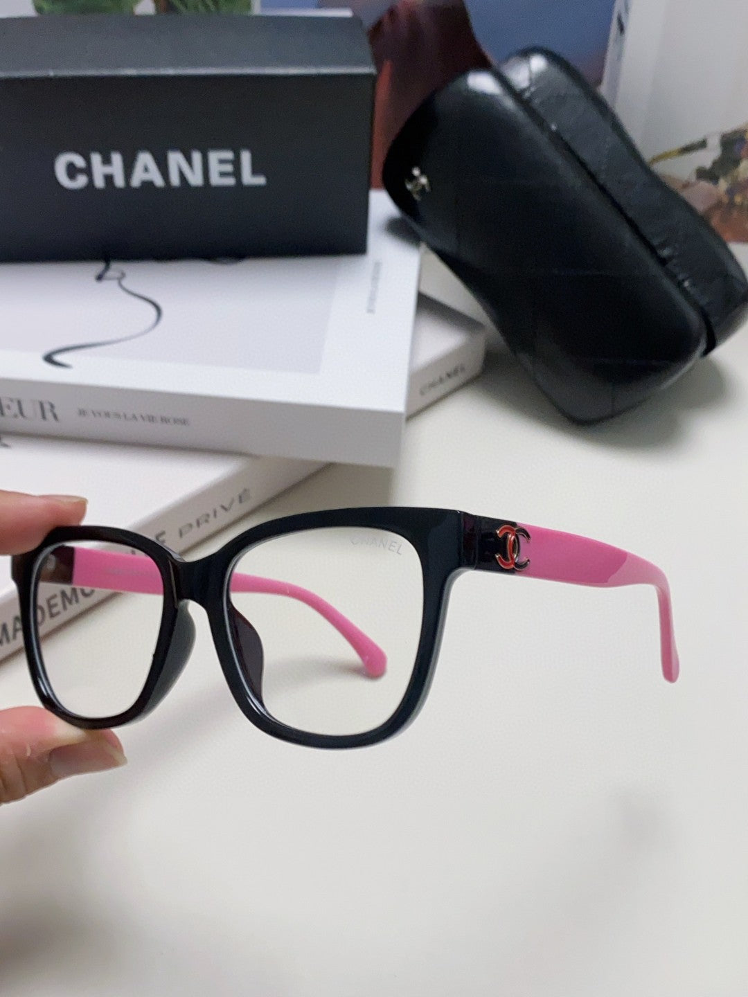 SQUARE SUNGLASSES 632888 IN BLACK AND PINK ACETATE