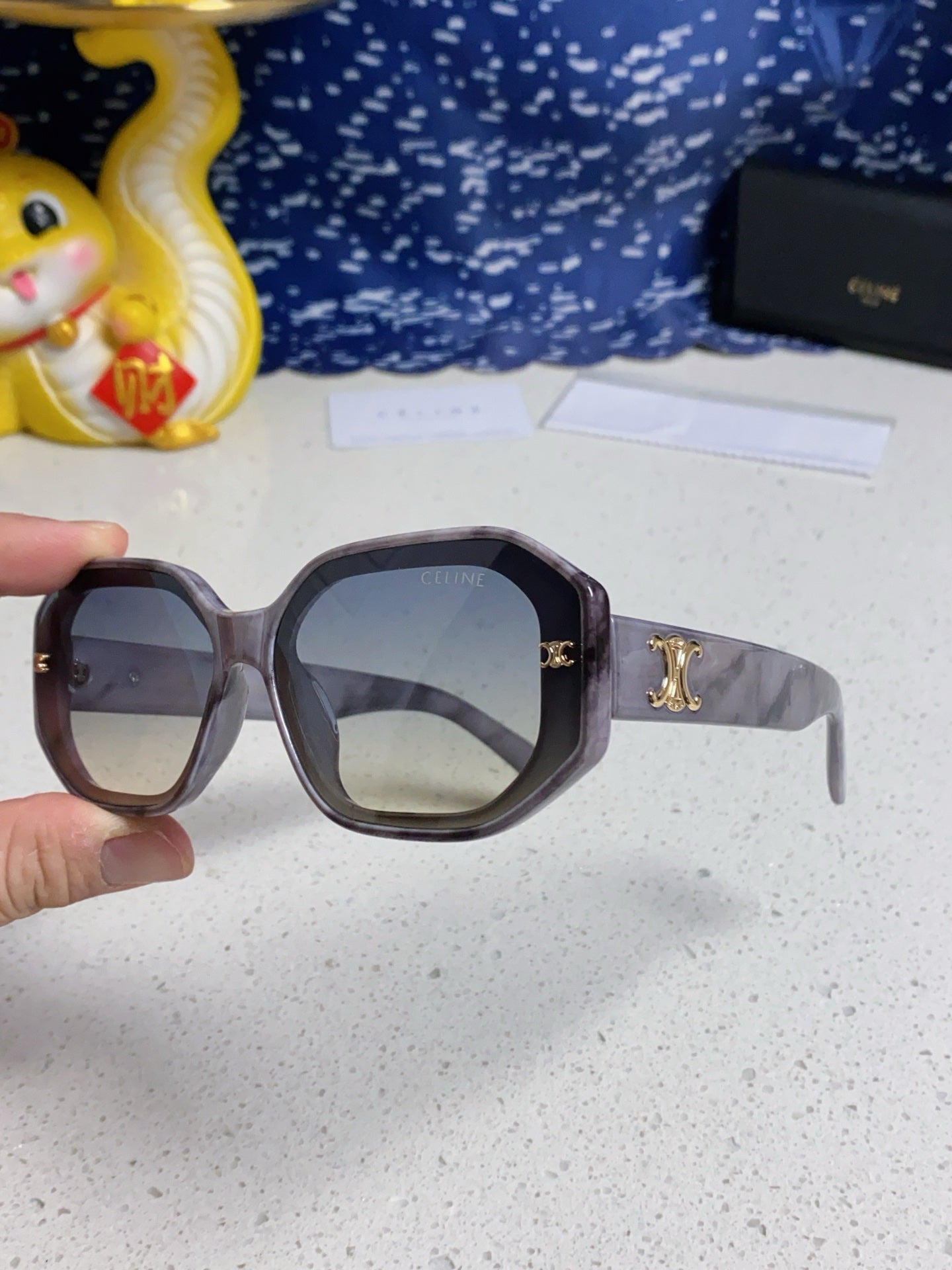 TRIOMPHE SQUARE SUNGLASS 566740 IN MARBLED EFFECT ACETATE