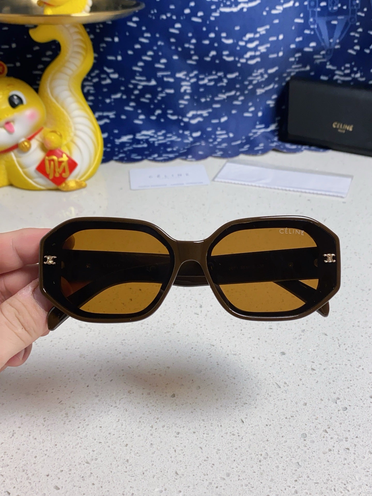 TRIOMPHE SQUARE SUNGLASS 566742 IN CAMEL ACETATE