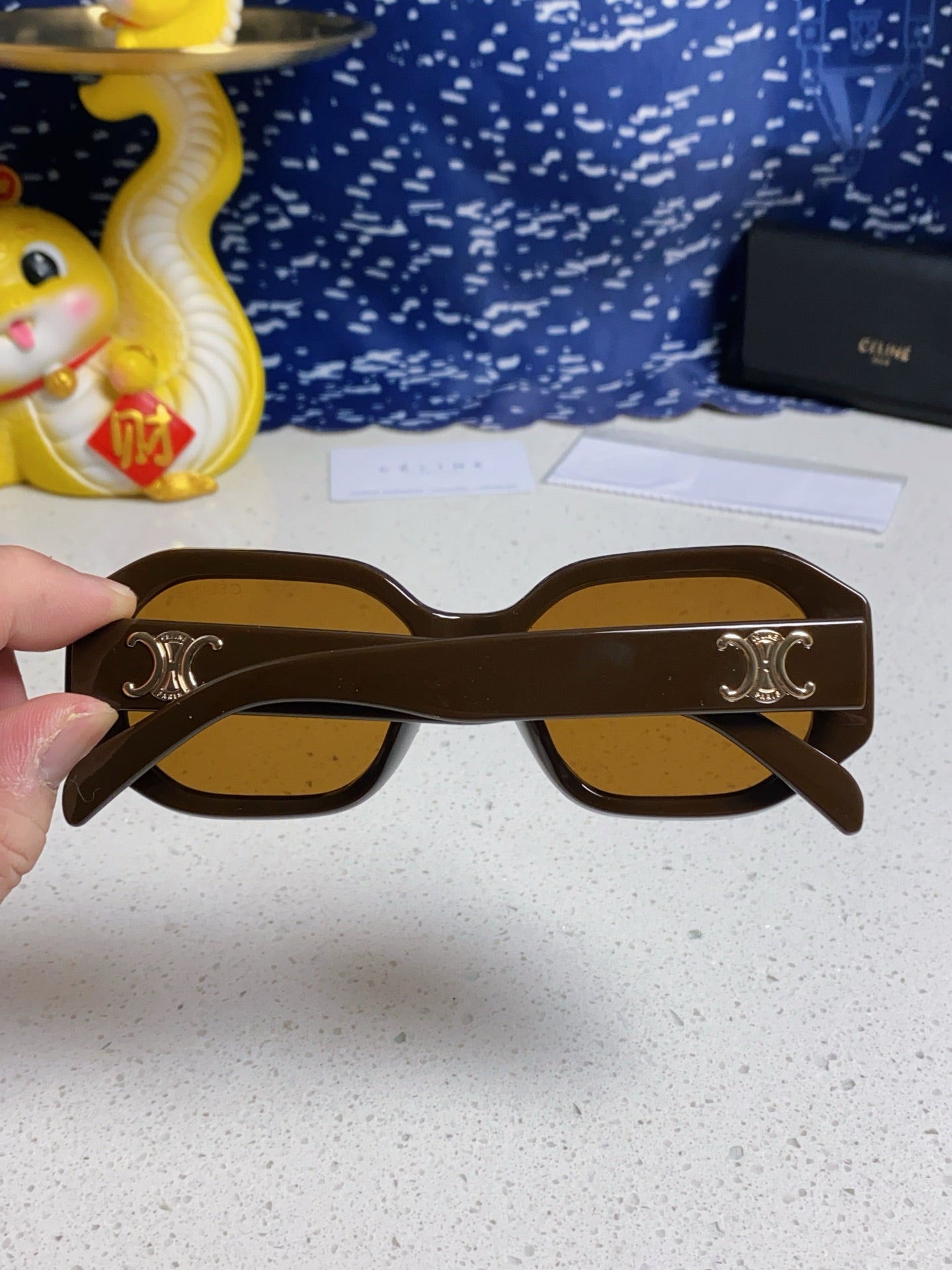 TRIOMPHE SQUARE SUNGLASS 566742 IN CAMEL ACETATE