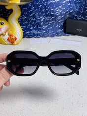 TRIOMPHE SQUARE SUNGLASS  566743 IN BLACK ACETATE GRADIENT SMOKE LENSES