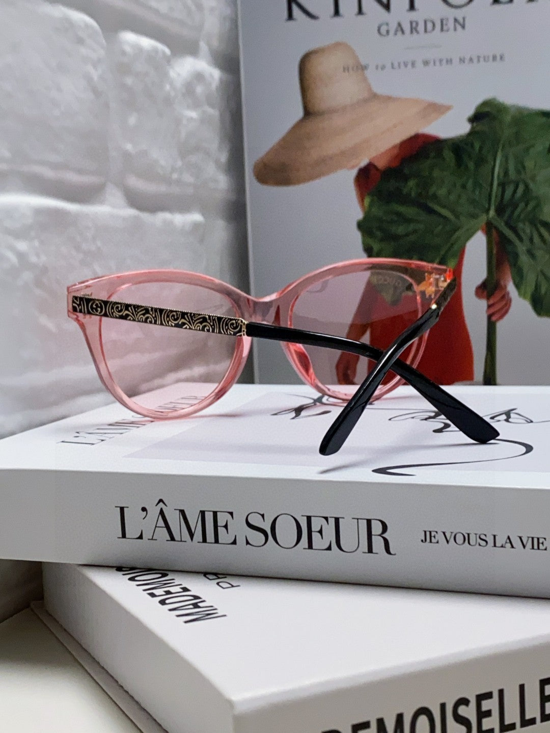 BEE EMBELLISHED BUTTERFLY FRAME SUNGLASSES 570242 IN ACETATE