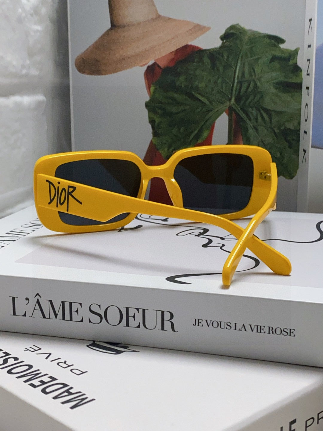MONTAIGNE SUNGLASS 571593 IN YELLOW ACETATE TEXT LOGO