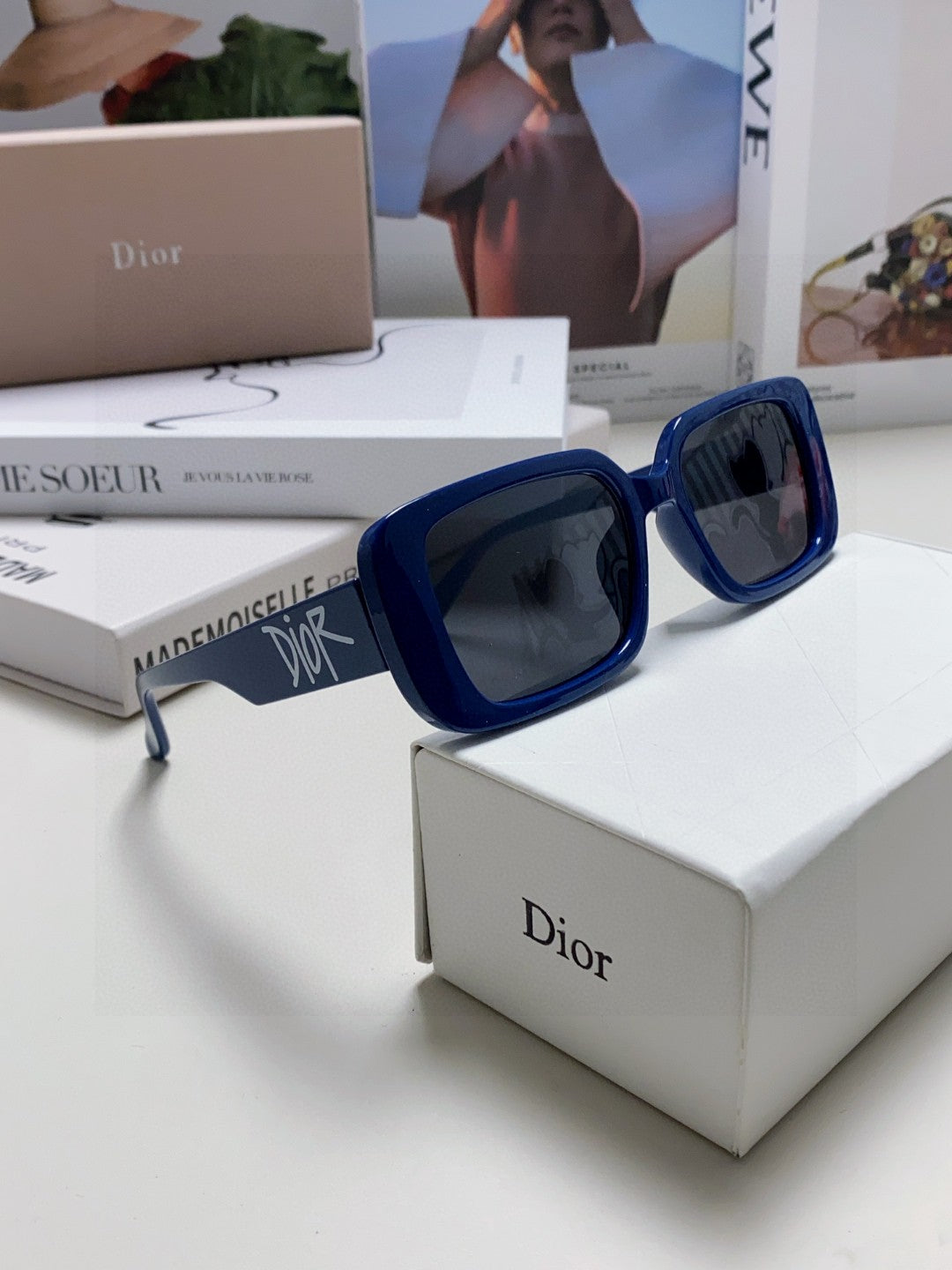 MONTAIGNE SUNGLASS 571595 IN BLUE ACETATE TEXT LOGO
