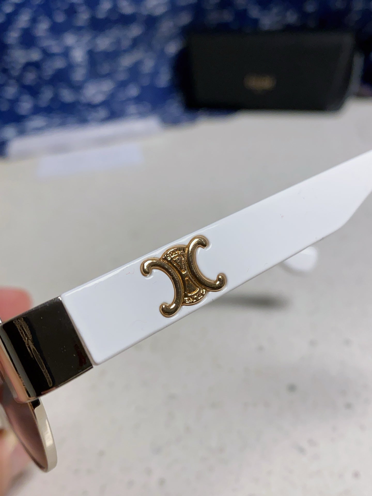 TRIOMPHE SUNGLASS 538530 IN WHITE ACETATE BLACK LENSES