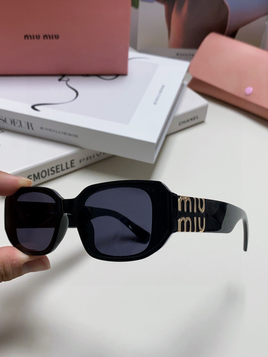 GLIMPSE SUNGLASSES 576821 IN BLACK ACETATE