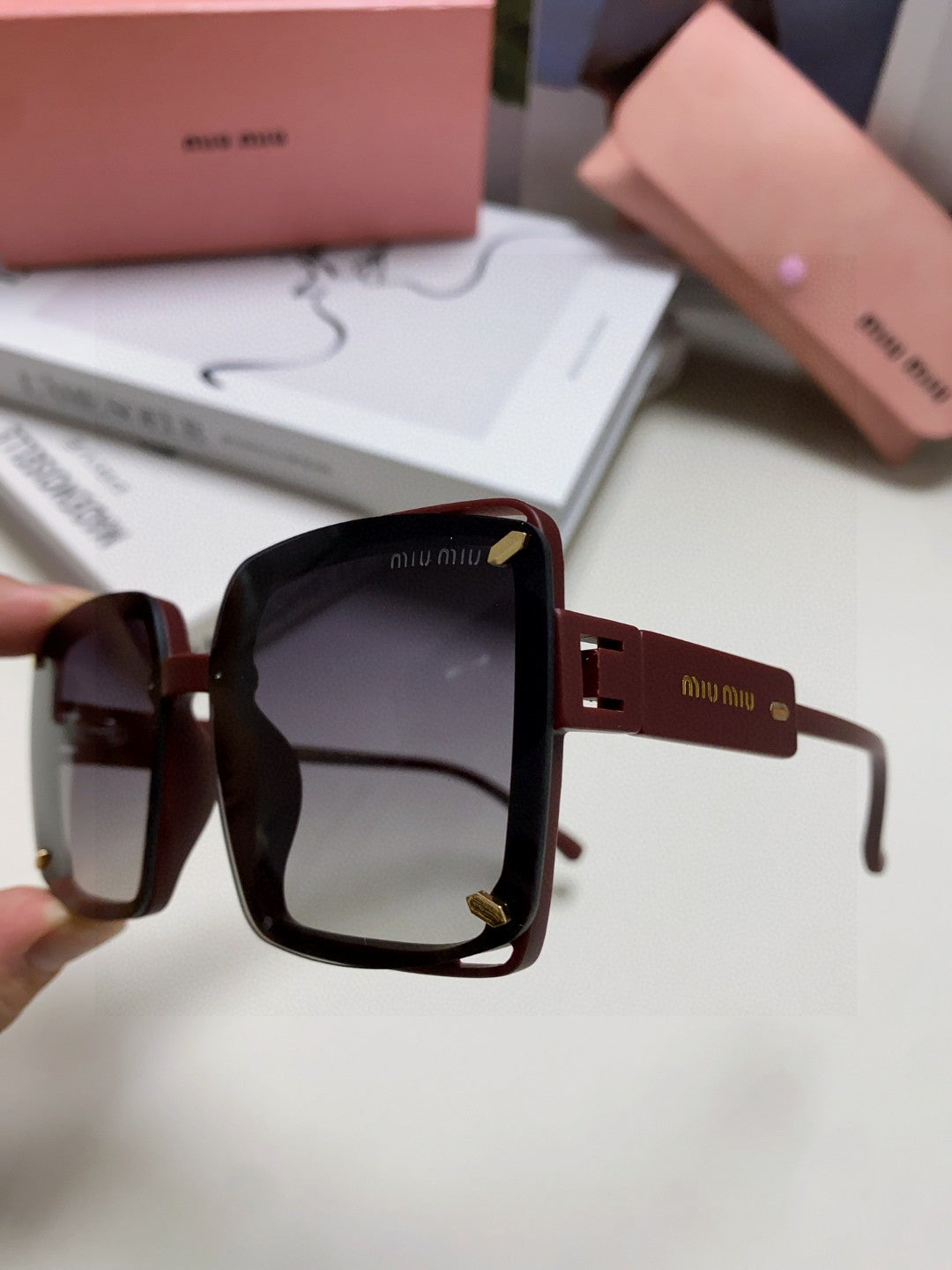 RUNWAY SQUARE SUNGLASSES 576823 IN ACETATE