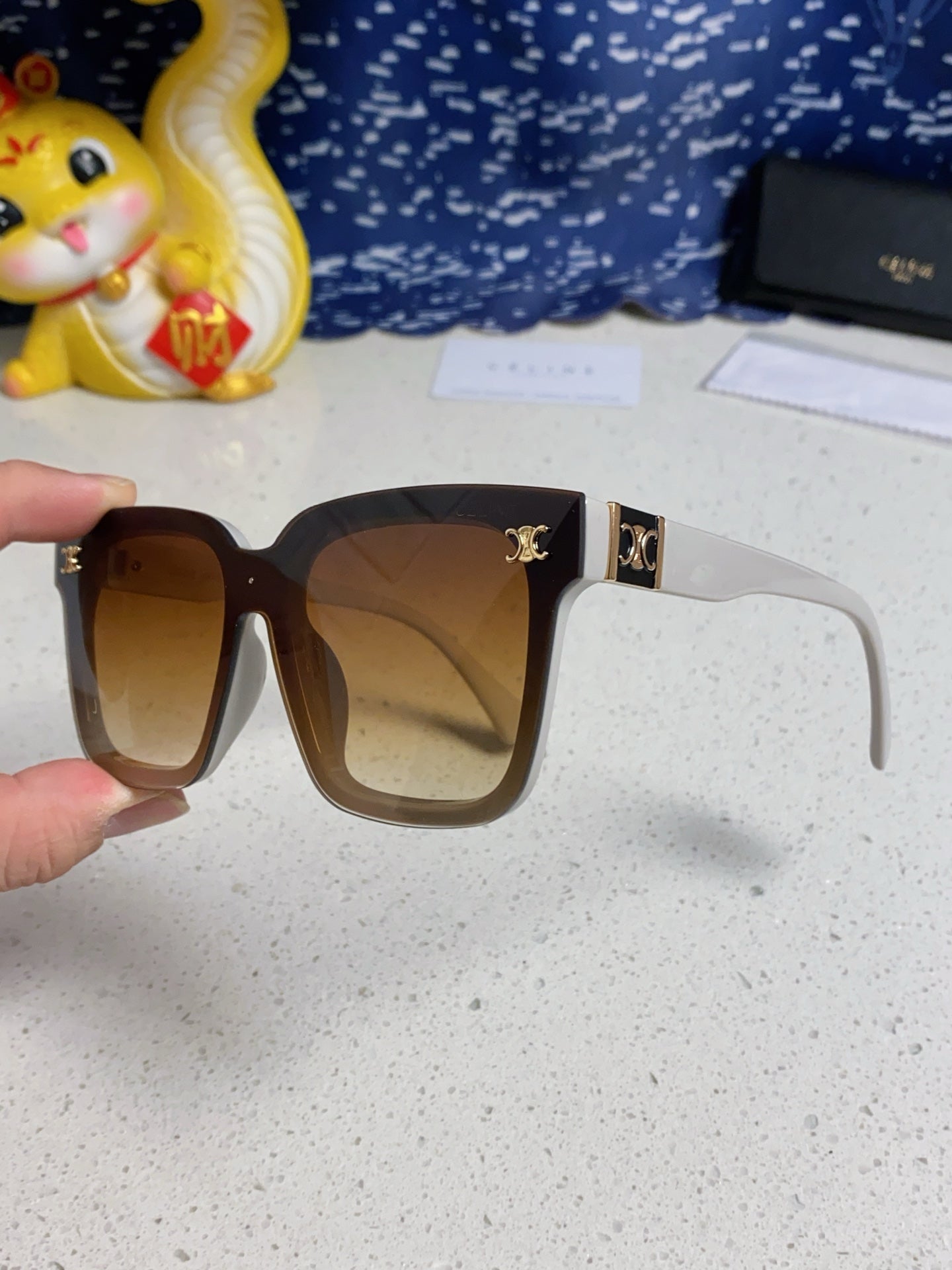 TRIOMPHE SUNGLASSES 548633 IN IVORY ACETATE